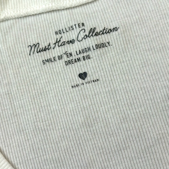 Hollister Must Have Collection button up ribbed top - Picture 2 of 4